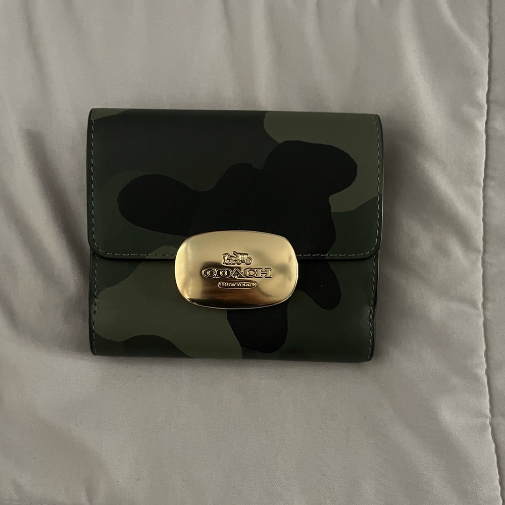 Coach Outlet Eliza Small Wallet Camo Print